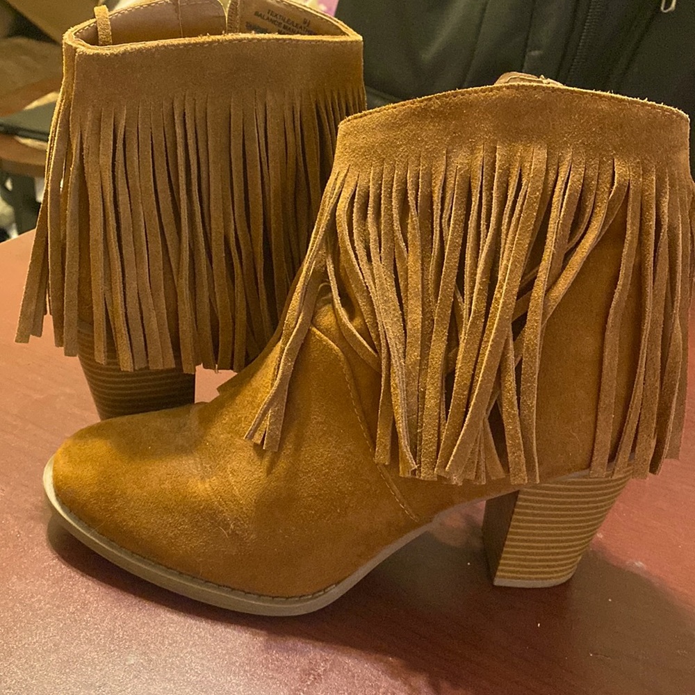 Fringed ankle boots. Dark tan suede